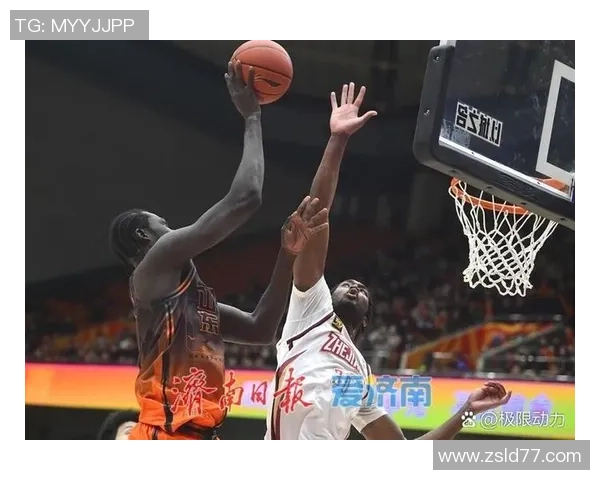 上海久事与山东男篮激战正酣谁能在这场对决中笑到最后