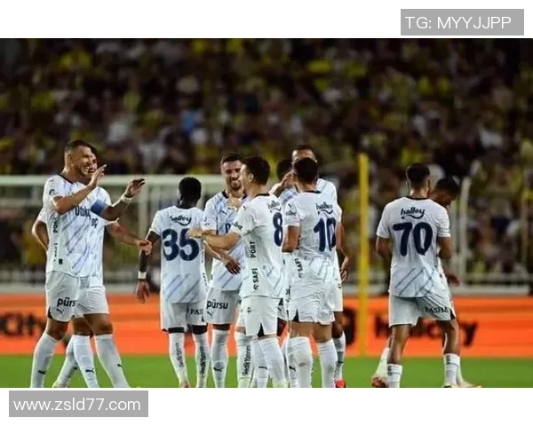 卢加诺与迪纳摩的精彩对决谁能在赛场上笑到最后